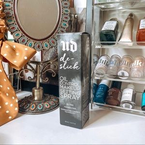 NWT Urban Decay Deslick Spray for Oil Control